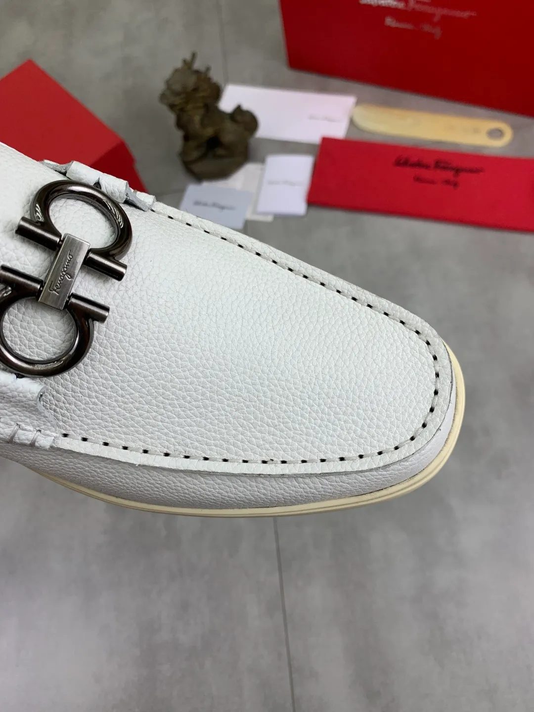 Men's Men's Shoes 💰P580 💰[New Style] Water-dyed Niuli 🆘[Salvatore Ferragamo] Ferragamo's latest casual business leather shoes for men! Listed simultaneously! The fabric is made of specially imported original pebbled calfskin, and the lining is made of imported water-dyed cowhide. It is absolutely luxurious and leads the fashion trend. Matching code: 38-44 (45 and 46 can be customized) Black, brown and burgundy colors available